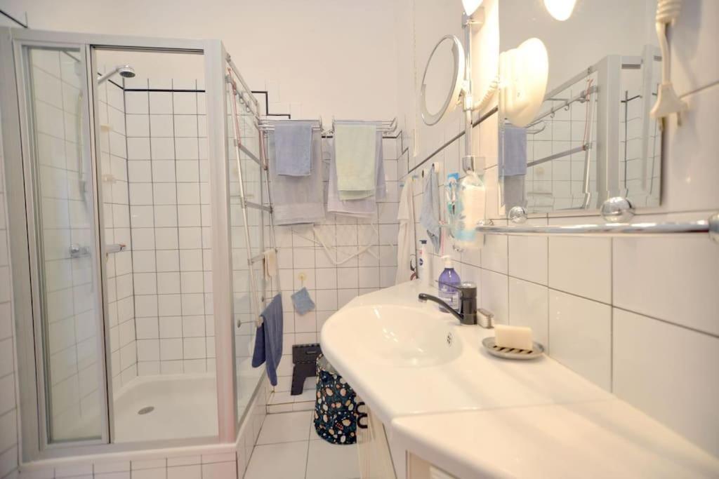 Appartement Tres Bien Situe- Spacieux - Calme - Parking Biarriz Exterior foto
